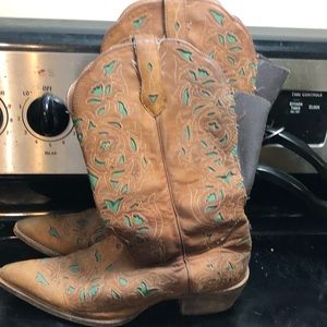 Cowboy boots-wide calf